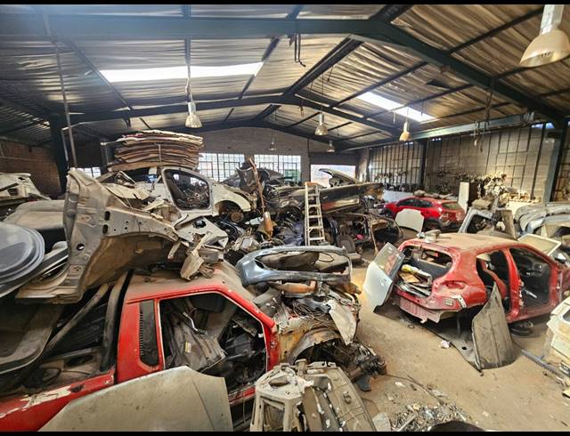 400M² FACTORY FOR SALE IN KNIGHTS
